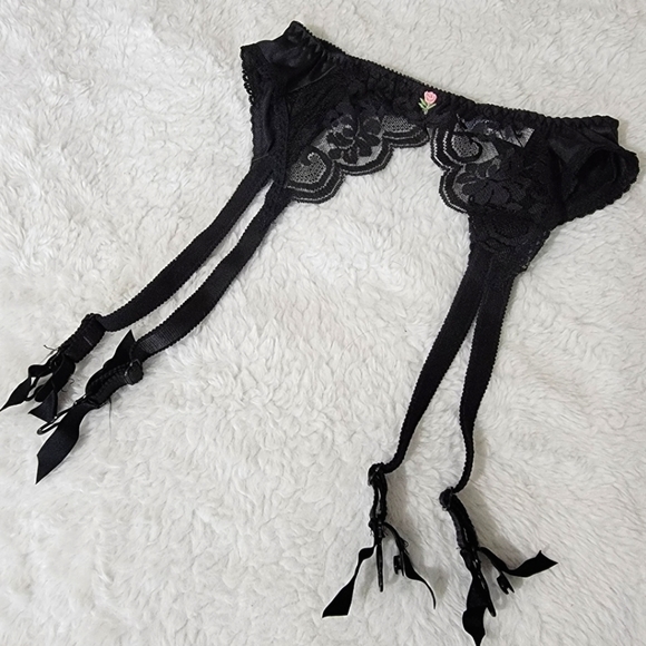 Maidenform Other - Vintage garter belt